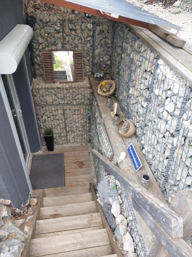 Modernes Souterrain Apartment Black Forest Mit Separatem Eingang Und Kfz-Stellplatz Bad Dürrheim Exterior foto